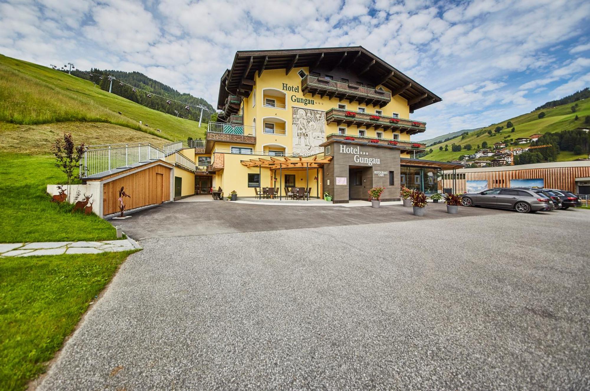 Gungau Hotel 3*